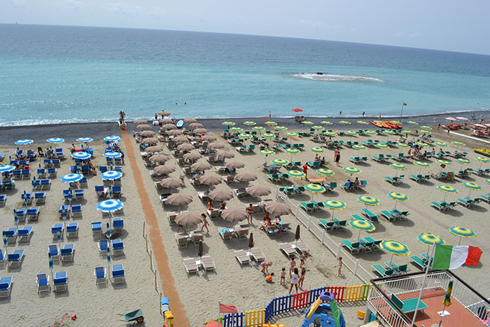 Hotels for families with private beach in Diano Marina